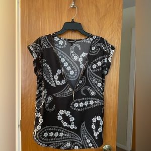 Express Black & White Top with front Zipper